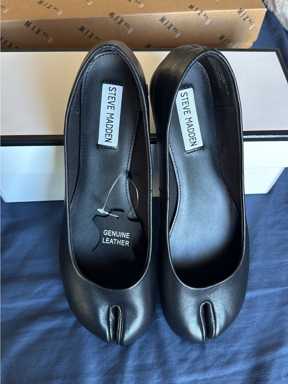 Steve Madden Black Split-Toe Leather Flats